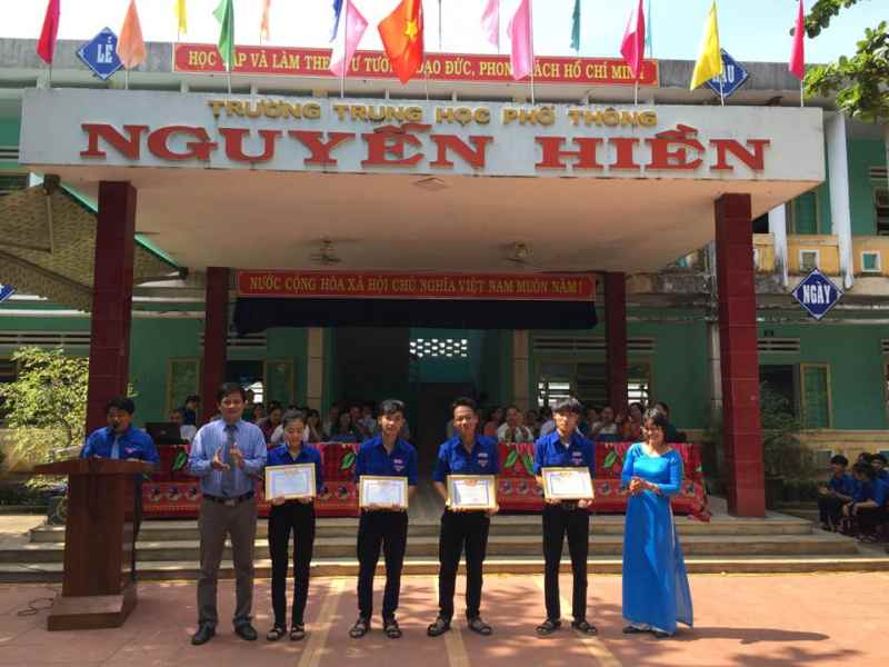 TUYÊN DƯƠNG KHEN THƯỞNG KỲ THI HSG KHỐI 12 VÀ OLYPIC 10-11